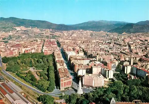 AK / Ansichtskarte Bilbao_Spanien Gran Via y Monumento Sdo Corazon Vista aerea Bilbao Spanien