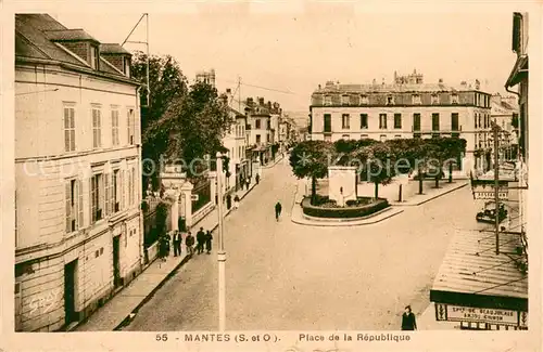 AK / Ansichtskarte Mantes la Jolie Place de la Republique Mantes la Jolie