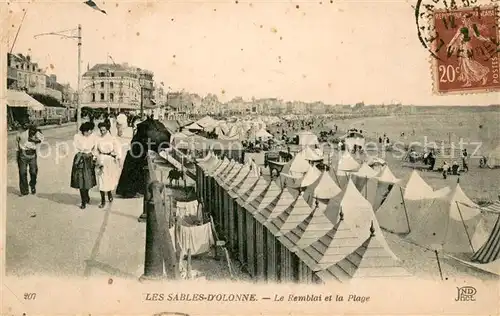 AK / Ansichtskarte Les_Sables d_Olonne Le Remblai et la Plage Les_Sables d_Olonne