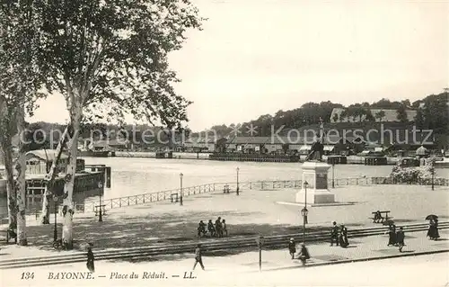 AK / Ansichtskarte Bayonne_Pyrenees_Atlantiques Place du Reduit Monument Bayonne_Pyrenees