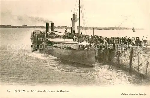 Royan_Charente Maritime Arrivee du Bateau de Bordeaux Royan Charente Maritime