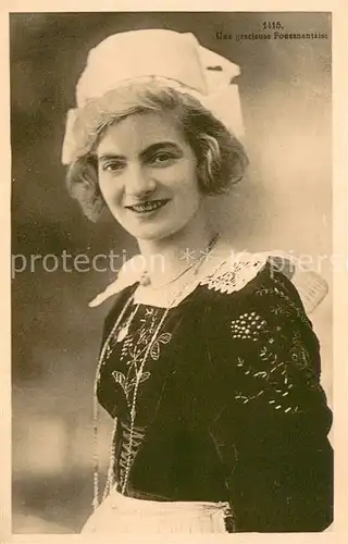 Fouesnant Une gracieuse Fouesnantaine Fouesnant