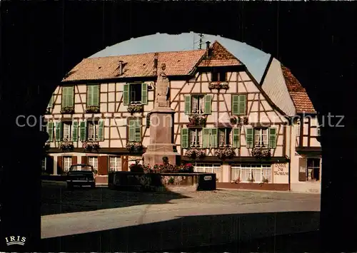 AK / Ansichtskarte Ribeauville_Haut_Rhin_Elsass Place de la Sinne Fontaine surmontee dune figure allegorique representant la ville Ribeauville_Haut