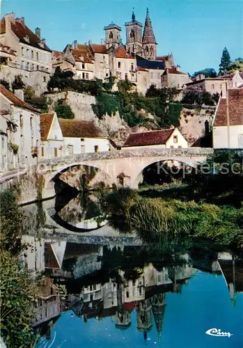 AK / Ansichtskarte Semur en Auxois Partie am Fluss Bruecke Blick zur Kirche Chronik Semur en Auxois