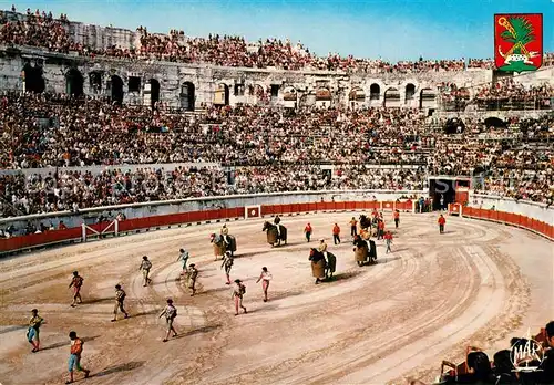 AK / Ansichtskarte Nimes Corrida dans les Arenes Stierkampfarena Nimes