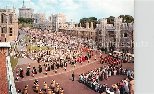 AK / Ansichtskarte Berkshire Windsor Castle Queen Officers of the Order of the Garter Lower Ward Berkshire