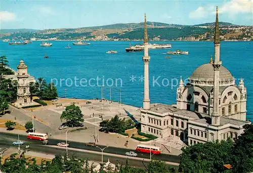 AK / Ansichtskarte Istanbul_Constantinopel Dolmabahce Moschee und Bosphorus Istanbul_Constantinopel