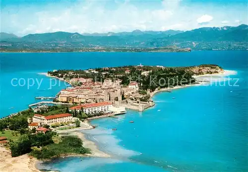 AK / Ansichtskarte Sirmione_Lago_di_Garda Fliegeraufnahme Sirmione_Lago_di_Garda