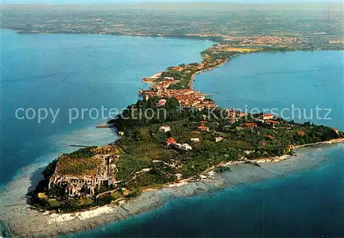 AK / Ansichtskarte Sirmione_Lago_di_Garda Fliegeraufnahme Sirmione_Lago_di_Garda