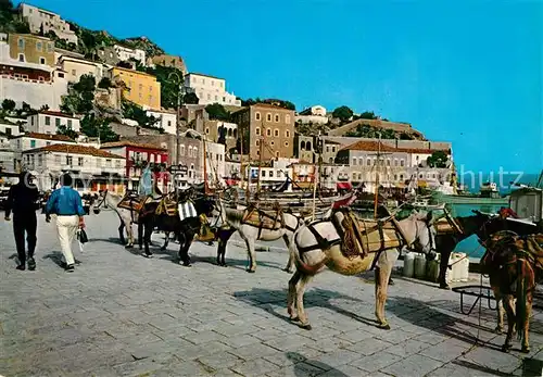 Hydra Folklore im Hafen Hydra