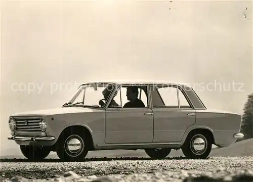 AK / Ansichtskarte Autos Fiat 124 