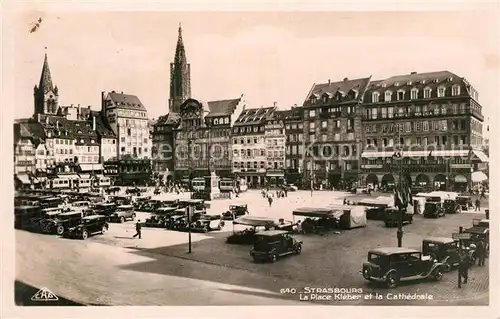 Strasbourg_Alsace Place Kleber et la Cathedrale Strasbourg Alsace
