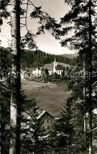 Schoenmuenzach Kurhotel Im Sonnenwinkel Blick zur Kirche Schoenmuenzach
