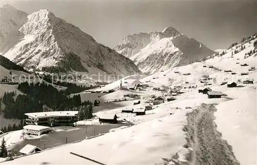 AK / Ansichtskarte Hirschegg_Kleinwalsertal_Vorarlberg Winterpanorama mit Elferkopf Zwoelferkopf Widderstein und Baerenkopf Alpen Hirschegg_Kleinwalsertal