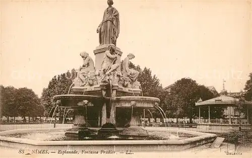 AK / Ansichtskarte Nimes Esplanade Fontaine Pradier Nimes