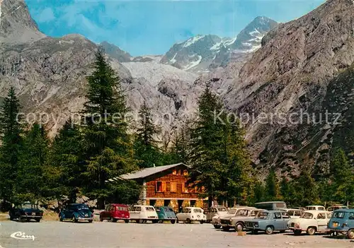 Pelvoux Refuge Cezanne au Pre de Madame Carle au fond Glacier Blanc Ailefroide Alpes francaises Pelvoux