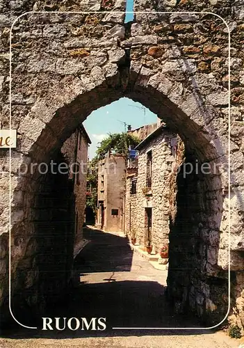 Ruoms Porte dans les anciens remparts Ruoms