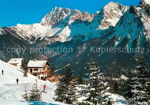 AK / Ansichtskarte Mittenwald_Bayern Wintersportplatz am Kranzberg Kranzberghaus gegen Karwendelgebirge Mittenwald Bayern