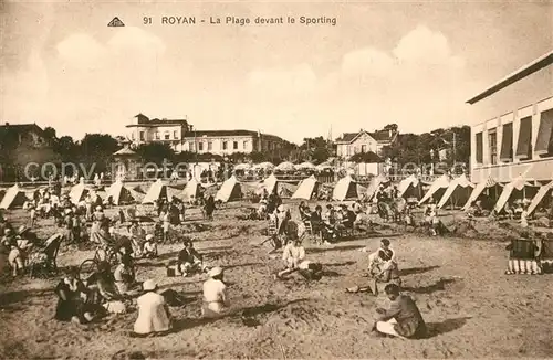 AK / Ansichtskarte Royan_Charente Maritime La plage devant le Sporting Royan Charente Maritime
