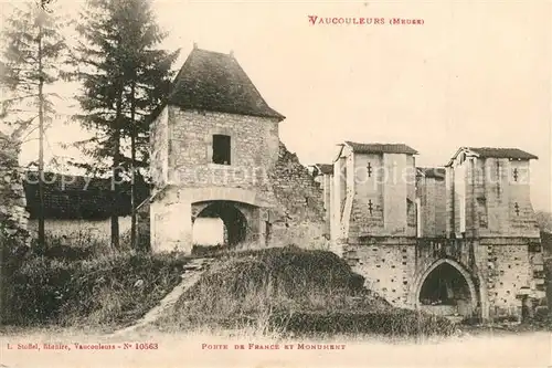 AK / Ansichtskarte Vaucouleurs Porte de France et Monument Vaucouleurs