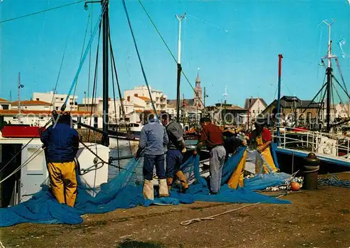 AK / Ansichtskarte Saint Gilles Croix de Vie_Vendee Le Port des pecheurs Bateaux de peche Saint Gilles Croix de Vie