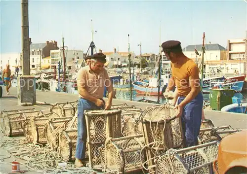 AK / Ansichtskarte Saint Gilles Croix de Vie_Vendee Preparation des casiers a homards Port Bateaux de peche Saint Gilles Croix de Vie