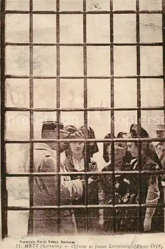AK / Ansichtskarte Metz_Moselle Officier et Jeunes Lorraine Metz_Moselle