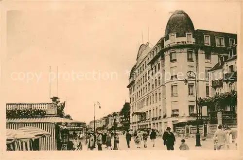 AK / Ansichtskarte Trouville sur Mer Les Planches et le Trouville Palace Hotel Reine des Plages Trouville sur Mer