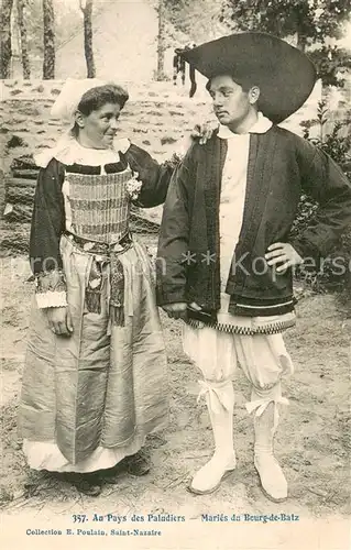 AK / Ansichtskarte Le_Bourg de Batz Maries au pays des Paludiers Le_Bourg de Batz