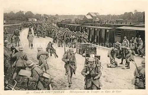 AK / Ansichtskarte Coetquidan Camp Debarquement de Troupes en Gare de Guer Coetquidan