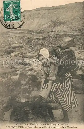 AK / Ansichtskarte Le_Portel Porteloise allant ceuillir des Moules Le_Portel