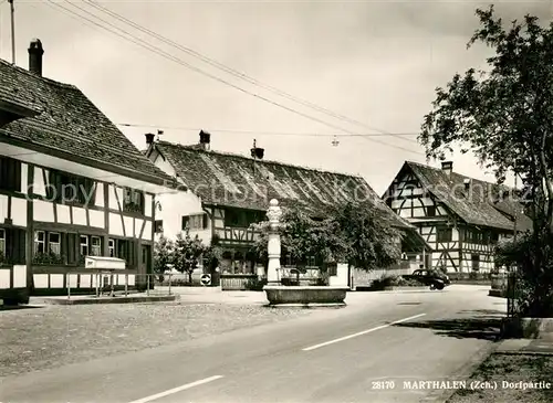 AK / Ansichtskarte Marthalen Dorfpartie Brunnen Fachwerkhaeuser Marthalen