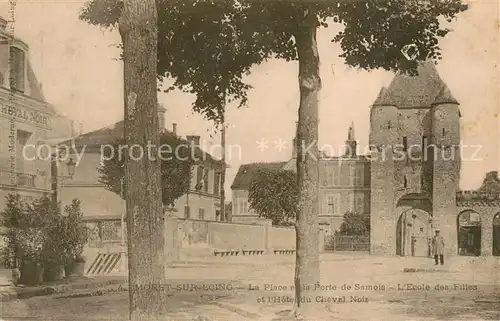 AK / Ansichtskarte Moret sur Loing Place et Porte de Samois Ecole des Filles Hotel du Cheval Noir Moret sur Loing