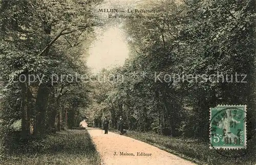 AK / Ansichtskarte Melun_Seine_et_Marne Le Prefecture Une allee du Parc Melun_Seine_et_Marne