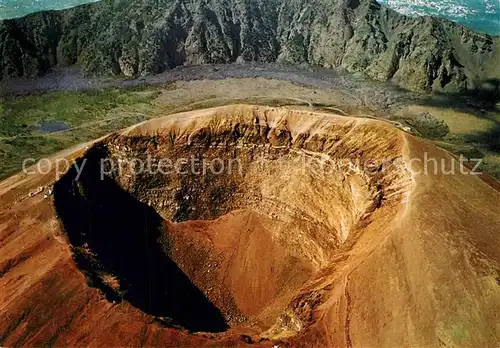 AK / Ansichtskarte Vulkane_Geysire_Vulcans_Geysers Napoli Vesuvio Cratere Veduta Aerea  