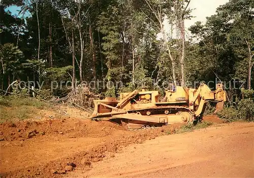 AK / Ansichtskarte Berufe Strassenbauarbeiten Route de l Est Guyane Francaise Chantier routier du SMA Berufe