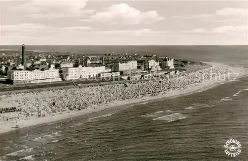 AK / Ansichtskarte Borkum_Nordseebad Fliegeraufnahme mit Strand Borkum_Nordseebad