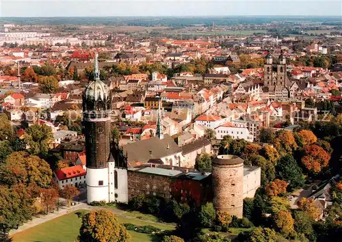 AK / Ansichtskarte Wittenberg_Lutherstadt Fliegeraufnahme mit Schlosskirche Wittenberg_Lutherstadt