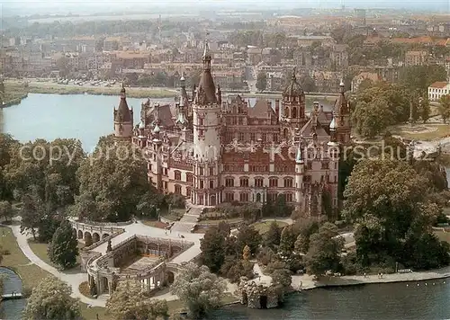 AK / Ansichtskarte Schwerin_Mecklenburg Schloss Fliegeraufnahme Schwerin_Mecklenburg