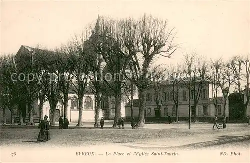 AK / Ansichtskarte Evreux La Place et l Eglise Saint Taurin Evreux