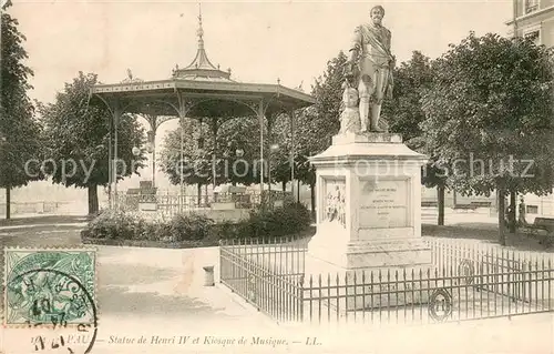 AK / Ansichtskarte Pau Statue de Henri IV Kiosque de Musique Monument Statue Pau