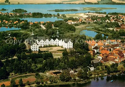 AK / Ansichtskarte Ploen_See Fliegeraufnahme mit Schloss Ploen_See