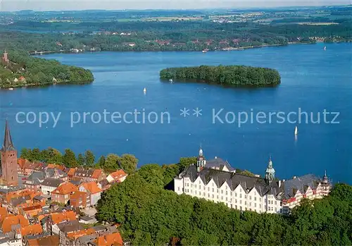 AK / Ansichtskarte Ploen_See Fliegeraufnahme mit Schloss Ploen_See