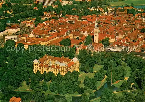 AK / Ansichtskarte Celle_Niedersachsen Fliegeraufnahme mit Schloss und Stadtzentrum Celle_Niedersachsen