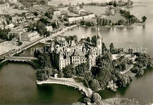 AK / Ansichtskarte Schwerin_Mecklenburg Schloss Fliegeraufnahme Schwerin_Mecklenburg