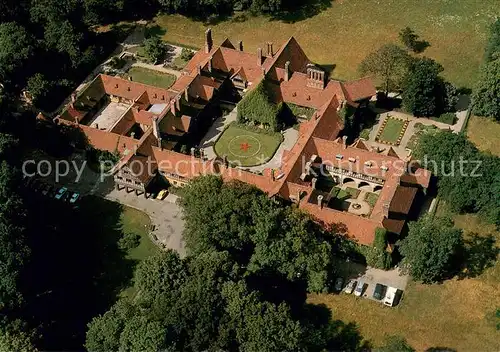 AK / Ansichtskarte Potsdam Schloss Cecilienhof Neuer Garten Fliegeraufnahme Potsdam