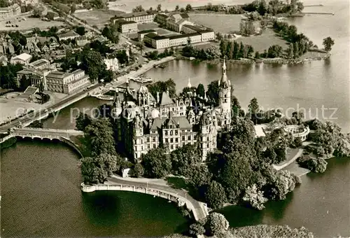 AK / Ansichtskarte Schwerin_Mecklenburg Schloss Fliegeraufnahme Schwerin_Mecklenburg