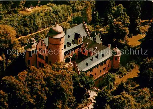 AK / Ansichtskarte Mespelbrunn Fliegeraufnahme mit Schloss Turm Schlossgebaeude Mespelbrunn