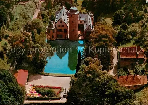 AK / Ansichtskarte Mespelbrunn Fliegeraufnahme mit Schloss Turm Schlossgebaeude Mespelbrunn
