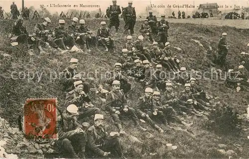 AK / Ansichtskarte Militaria_Frankreich Infanterie en Manoeuvres Coin de Grand Halte Militaria Frankreich